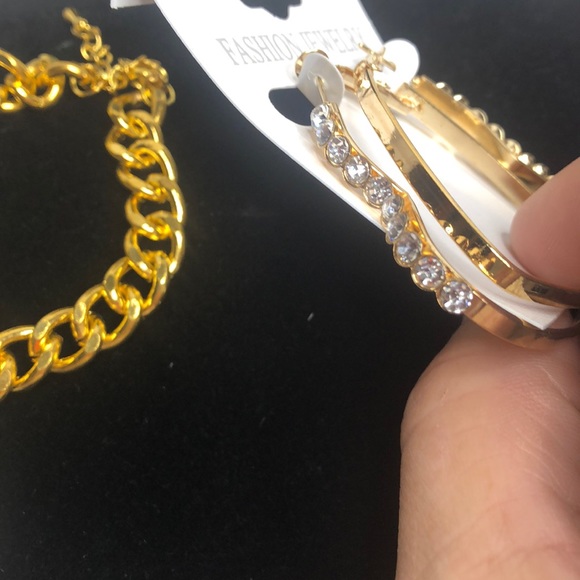 New Heart earrings with bracelet 5/$20❤️ - Picture 2 of 2